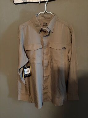 Realtree Men's Button-Up Outdoor Shirt in Taupe Brown